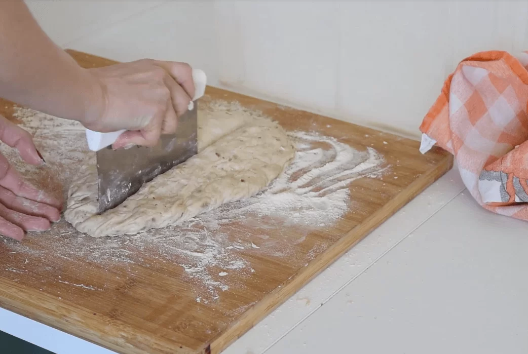 preparazione-panetti Home-made wholemeal multigrain BREAD baked in the One gas-fired oven.