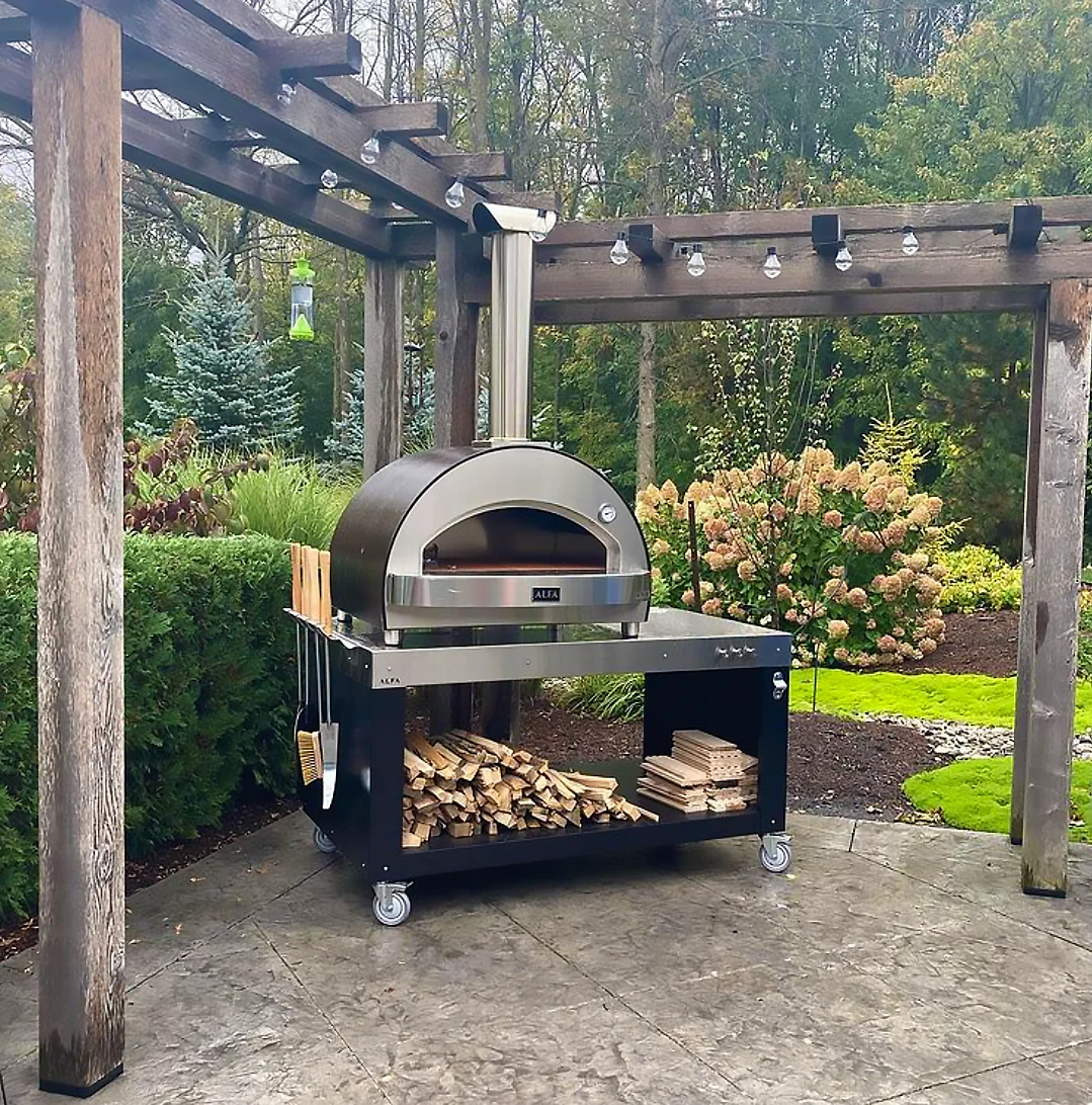 4pizze-kamadodeano What do you stand a pizza oven on?