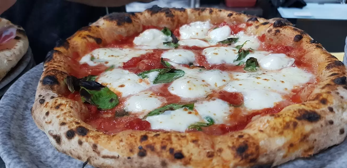 pizza-margherita-chef-pinto-alfa-forni Post Covid-19 hospitality sector. Here are some solutions for restaurants | Alfa Forni