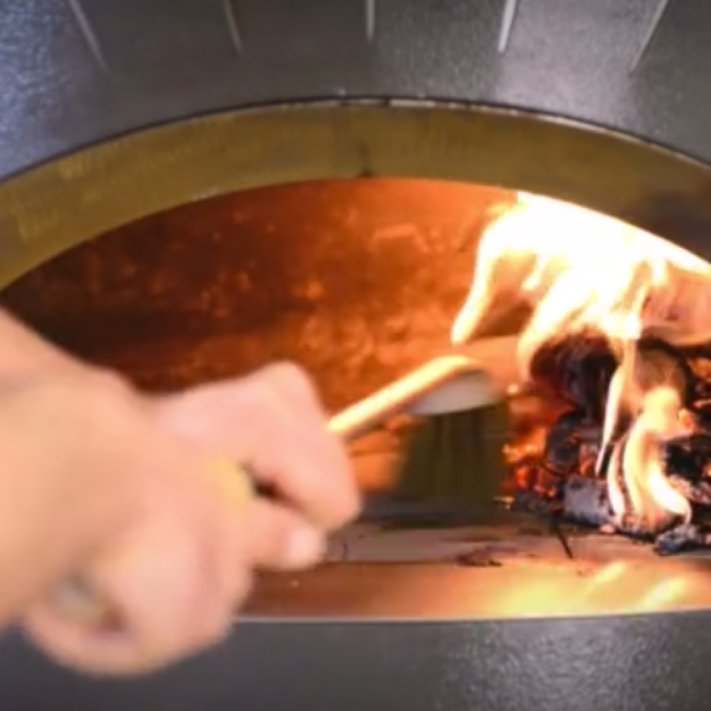 How do you clean a wood-burning oven (without making any mistakes)? | Alfa Forni