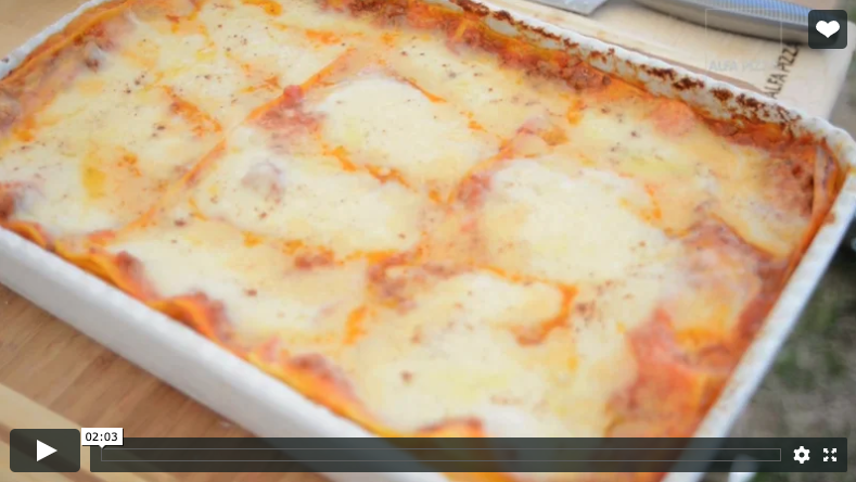 Red lasagna with meat sauce