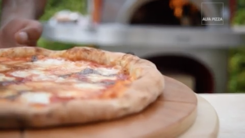 Video recipe for pizza Napoli