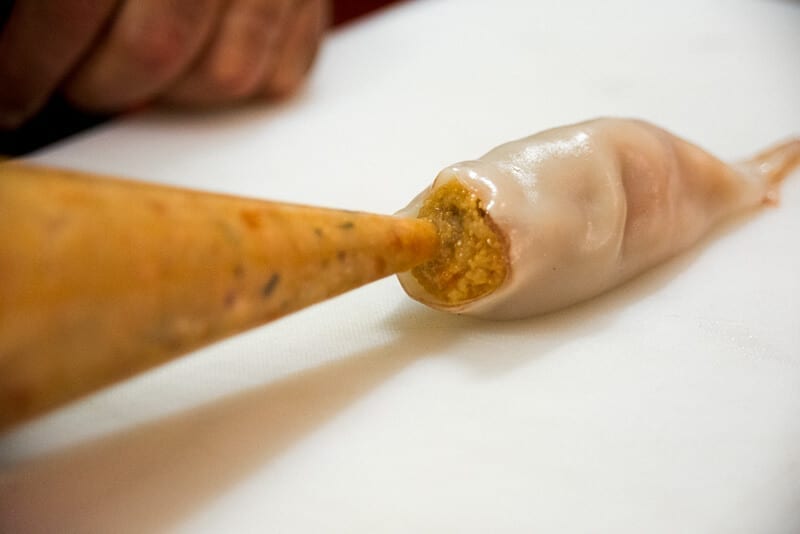 calamari-ripieni-alfa-living-forno-a-legna Gefüllte Tintenfische mit knackigen Reis-Oblaten