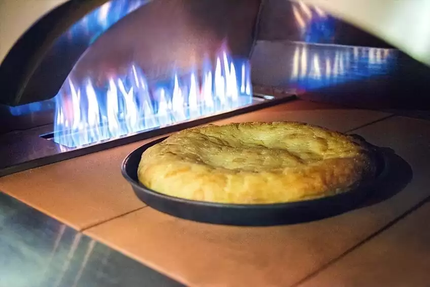 focaccia-gourmet-con-farine-macinate-a-pietra-servito-con-polpo-e-patate Focaccia gastronomique de farine de meule avec poulpe et pommes de terre