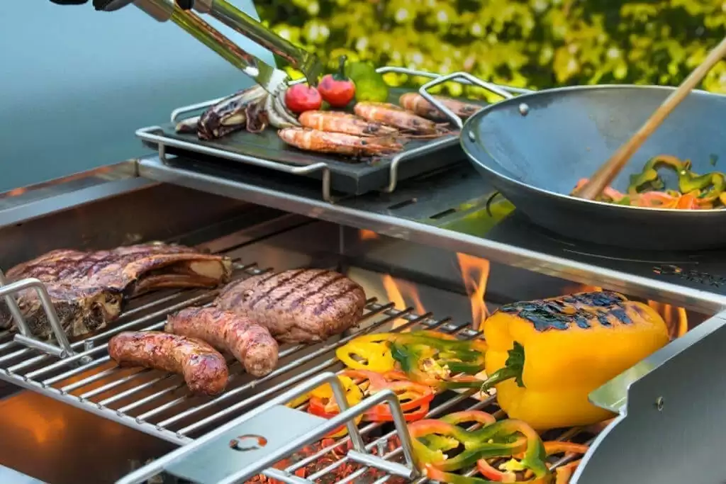 Una cocina exterior modular: ¿qué no puede faltar?