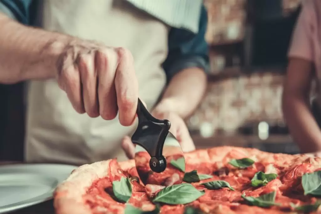 Les erreurs à éviter pour cuisiner une pizza à la maison