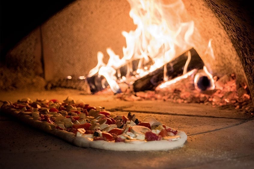 Pizza a la piedra: desde la masa hasta la cocción
