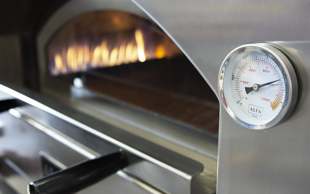 Alfa Forni präsentiert STONE OVEN, der Holz- und Gasbackofen, der das Design der exklusivsten Outdoorküchen erneuert. | Alfa Forni