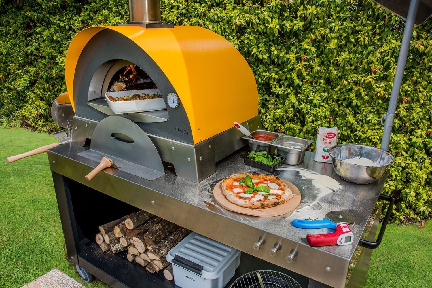 Wood-fired pizza ovens: 5 reasons to choose alfa for your home | Alfa Forni