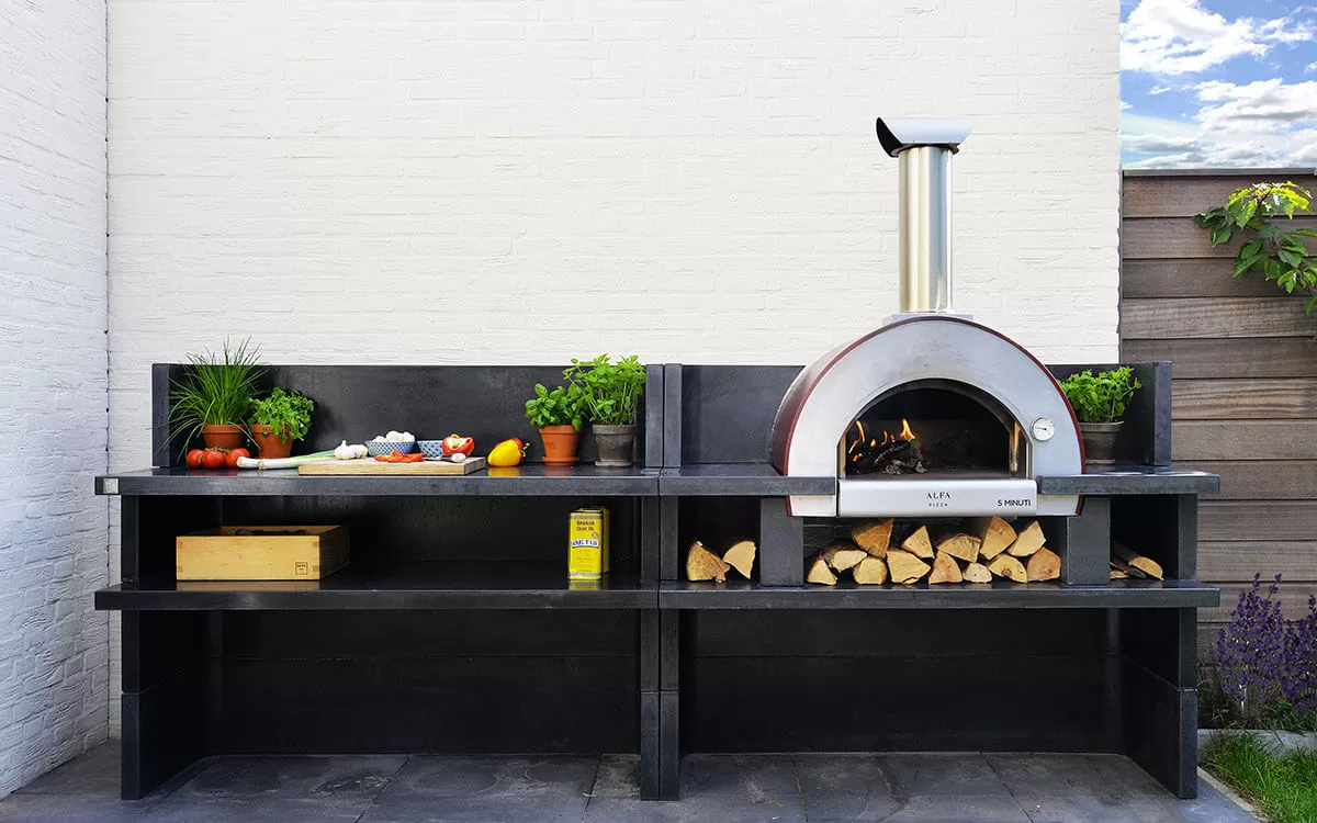 5-minuti-outdoor-kitchen-it-is-the-best-selling-wood-fired-pizza-oven Forni per pizza da esterno: 5 motivi per scegliere Alfa a casa tua