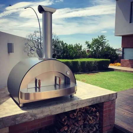 Wood-fired pizza ovens: 5 reasons to choose alfa for your home