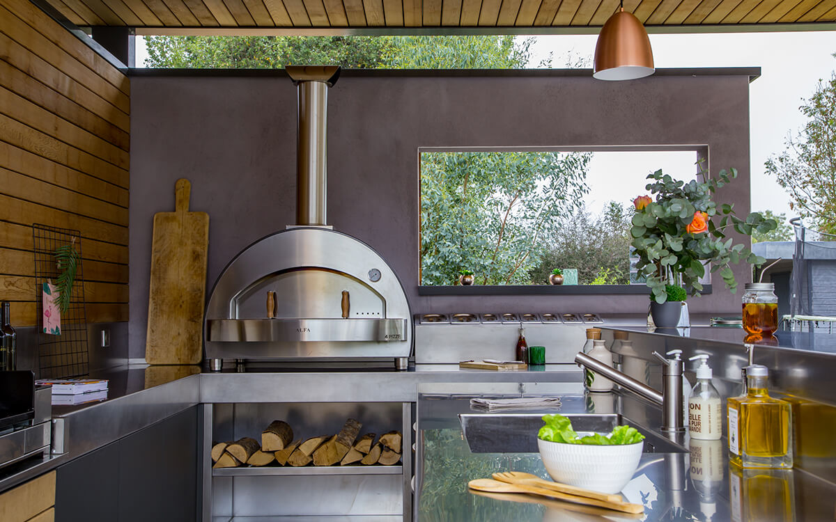 Cucina da esterno componibile: cosa non può mancare? | Alfa Forni