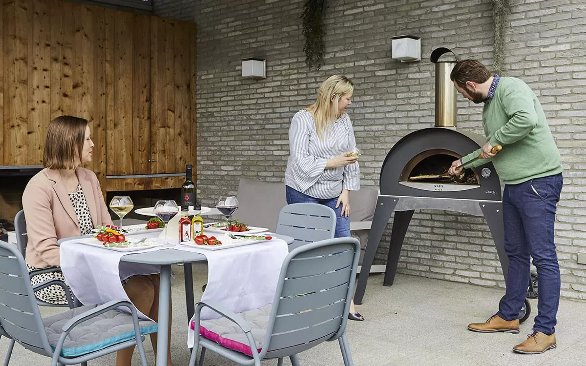 ciao-family-pizza-oven Forni per pizza da esterno: 5 motivi per scegliere Alfa a casa tua