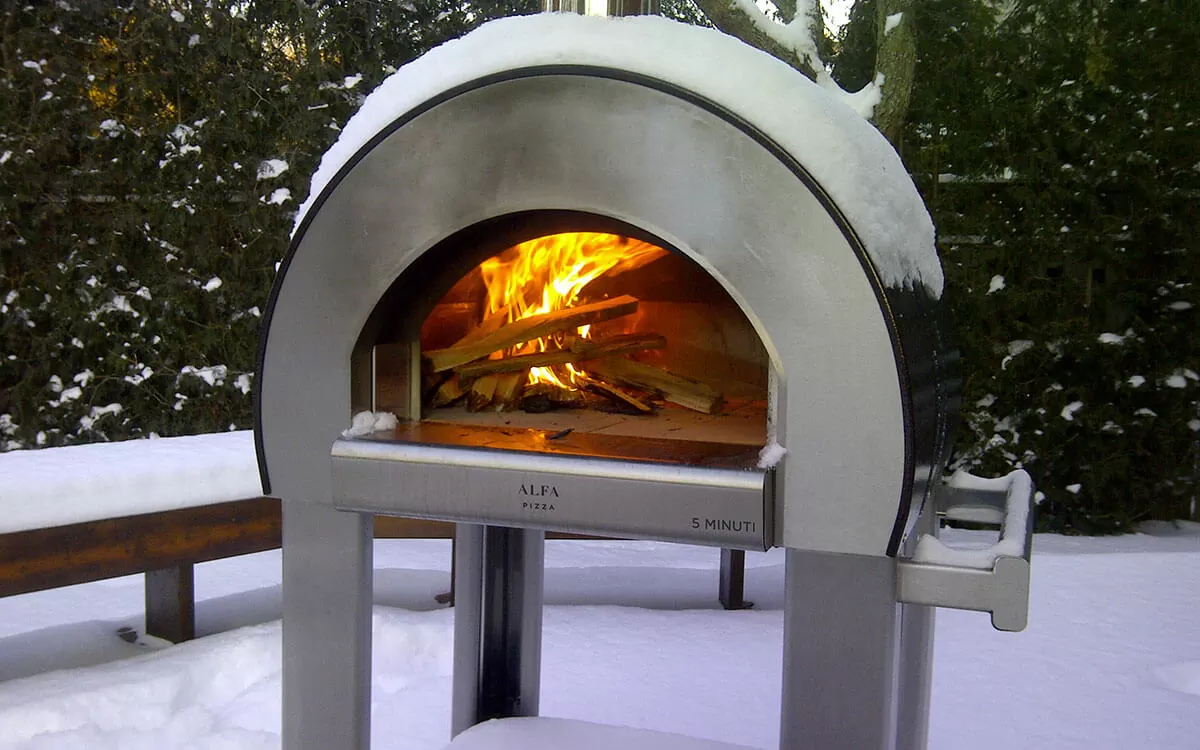 compact-wood-burning-oven-for-pizza-and-bread. Forni per pizza da esterno: 5 motivi per scegliere Alfa a casa tua