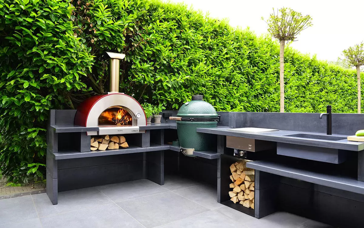 refractory-oven-floor-and-stainless-steel-dome-enable-it-to-reach-operating-temperature-in-5-minutes. Forni per pizza da esterno: 5 motivi per scegliere Alfa a casa tua