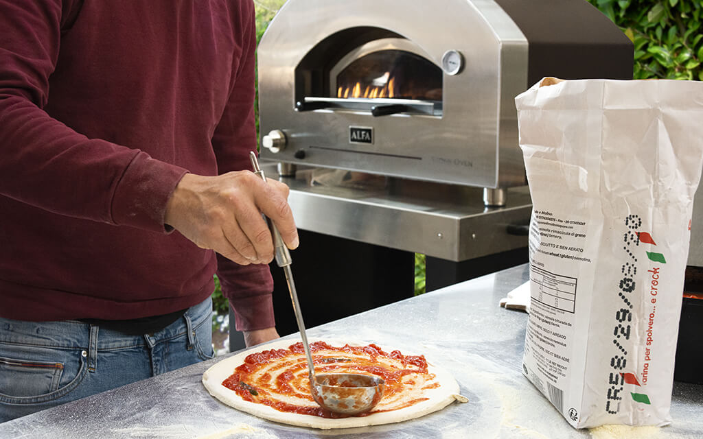 Alfa Forni lanza el Stone Oven, el horno de leña y gas que renueva el diseño de las cocinas de exterior más exclusivas. | Alfa Forni