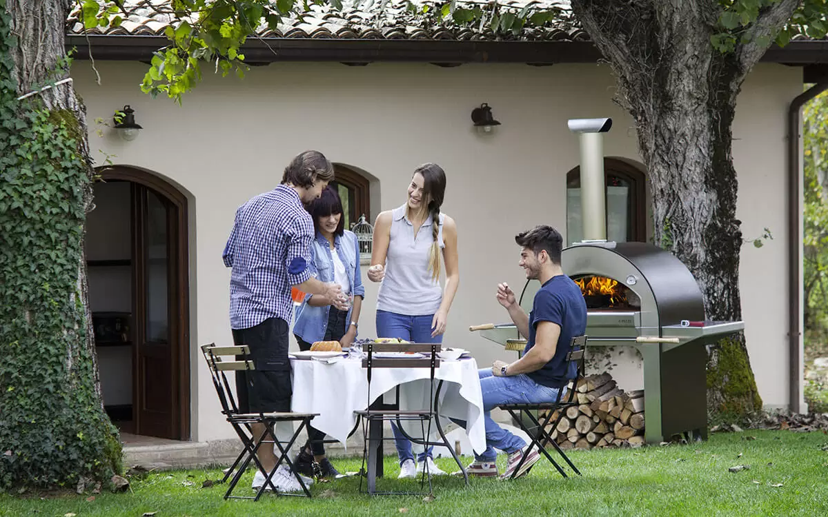 wood-fired-oven-outdoor-garden-4-pizze-alfa-forni Forni per pizza da esterno: 5 motivi per scegliere Alfa a casa tua