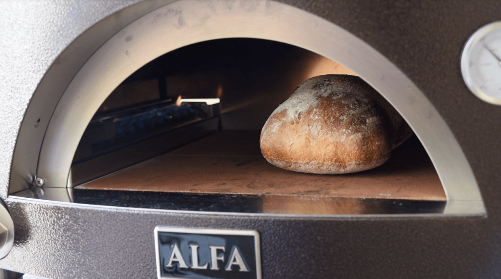 Cuocere il pane nel forno a legna: tempo e temperatura | Alfa Forni