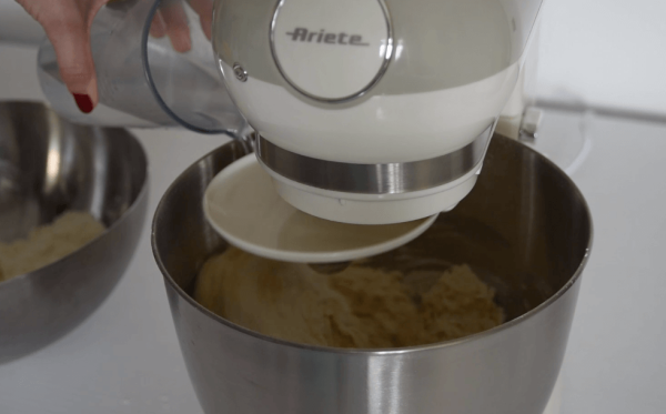 Pan integral con semillas casero cocido en el horno de gaz One