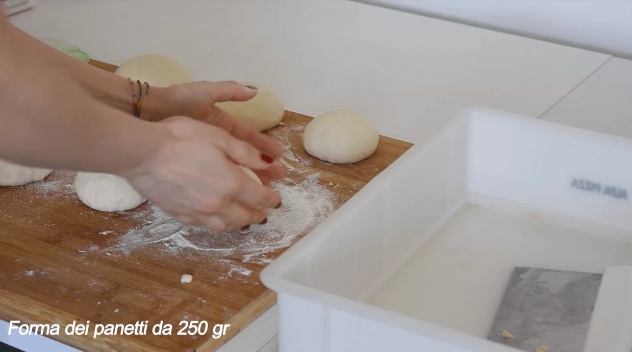 Video ricetta PIZZA fatta in casa, cucinata nel forno a legna o a gas ONE