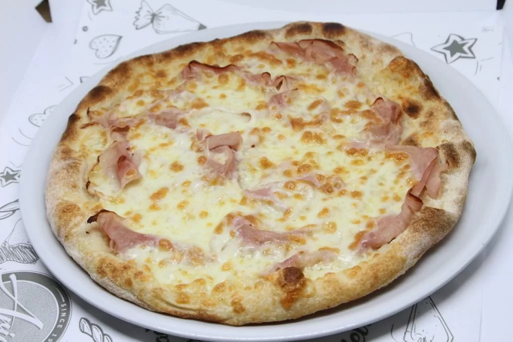Wieviele Kalorien hat eine Pizza? Pizza allein macht nicht dick! | Alfa Forni