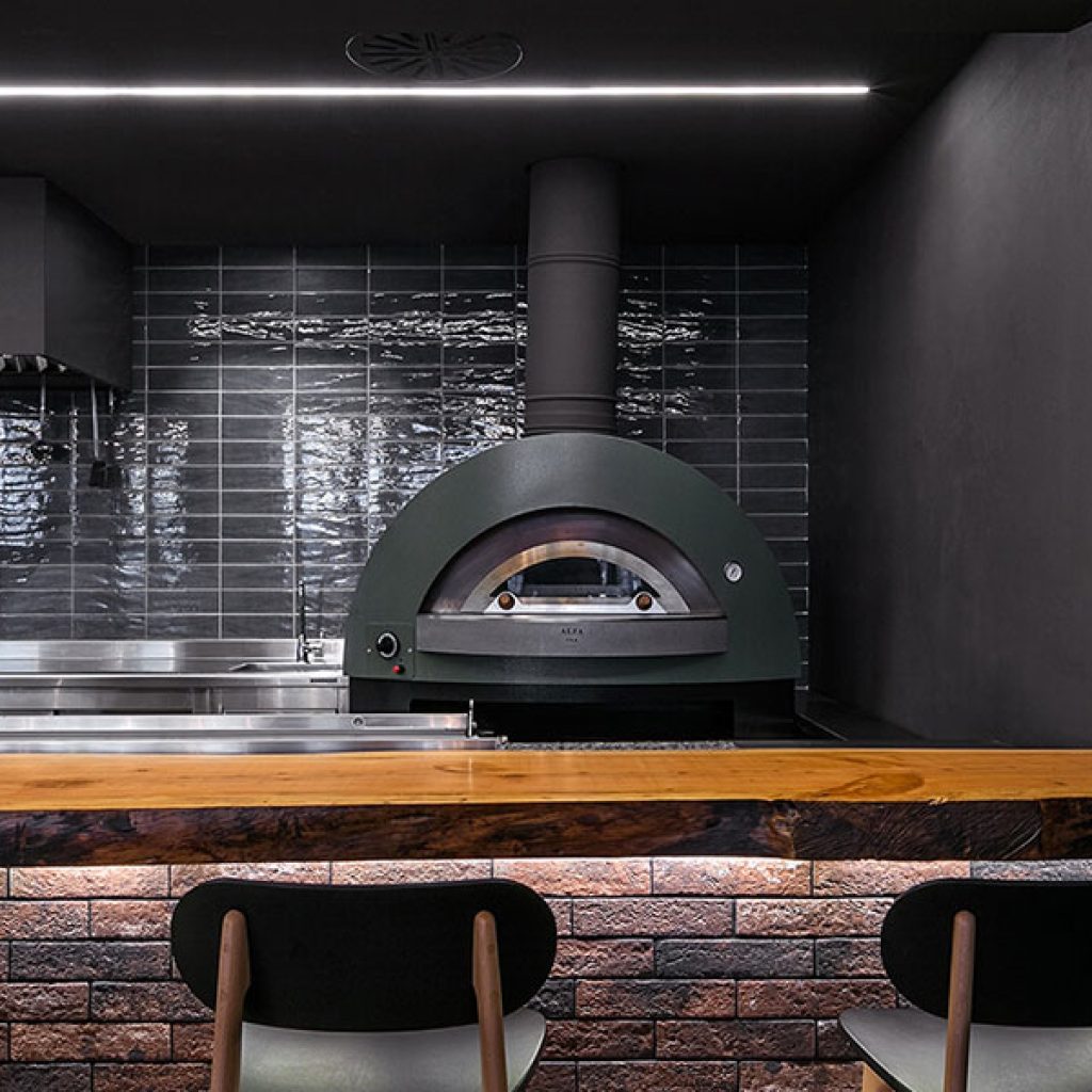 Gril avec cheminée à bois – Forni Per Pizza Italiani