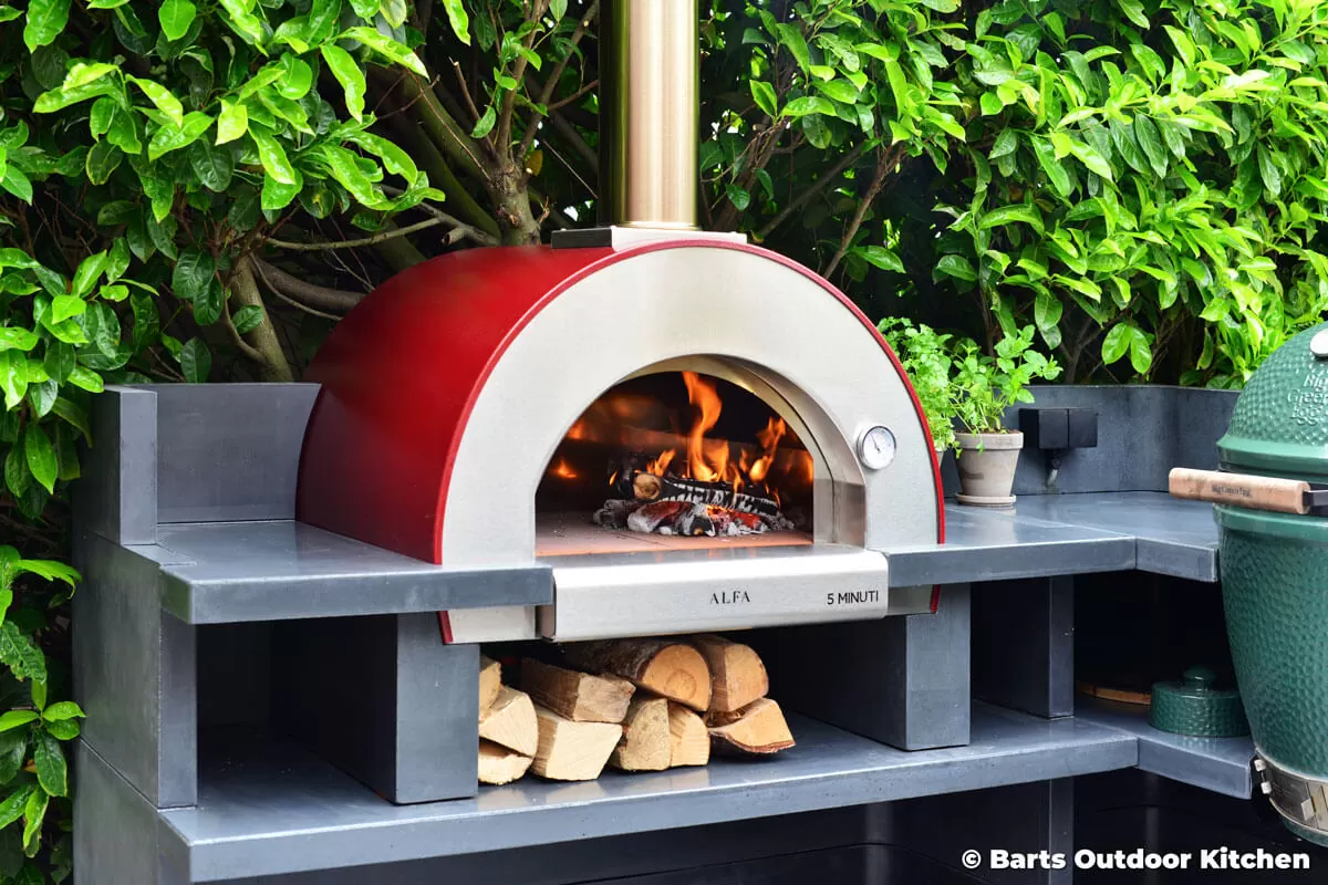 how-to-design-a-functional-outdoor-kitchen 4 consigli per progettare la perfetta cucina da esterno