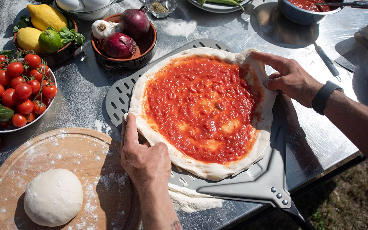 Los accesorios para hacer pizza en casa: los que no pueden faltar | Alfa Forni