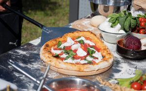 Wie bäckt man eine napoletanische Pizza? Hier das Rezept