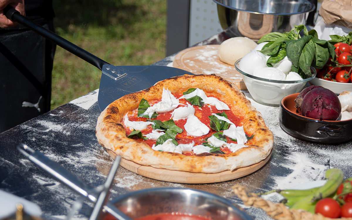 Accessories for making pizza at home: what you can't do without