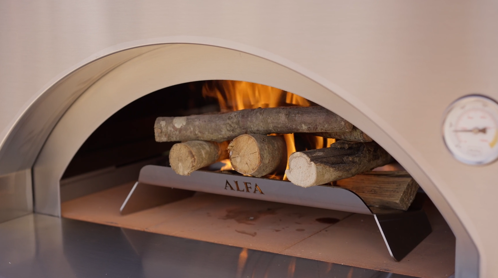 Cooking pizza - wood oven - Tutorial Alfa Pro | Alfa Forni