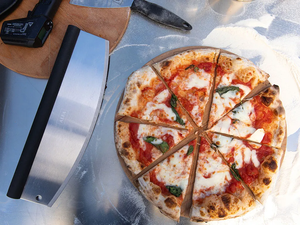 Rocker cutter: the Alfa mezzaluna pizza cutter