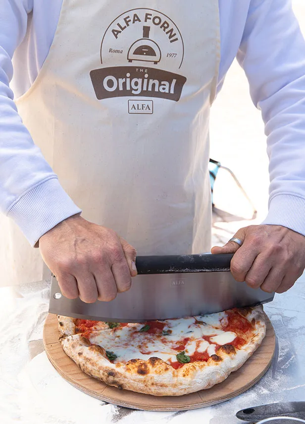 Rocker cutter: the Alfa mezzaluna pizza cutter