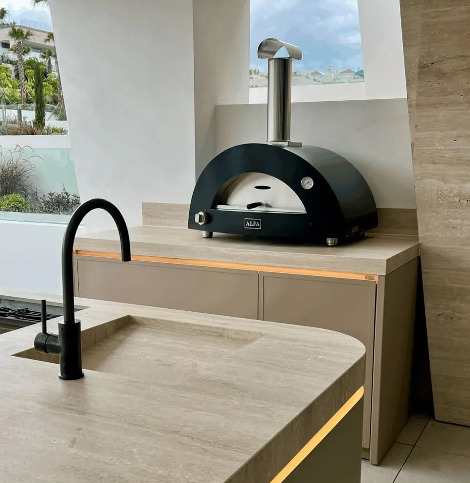 Outdoor kitchen: ideas and solutions for your outdoor kitchen with a pizza oven