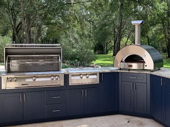 Cuisine outdoor: idées et solutions pour votre cuisine d’extérieur avec four à pizza